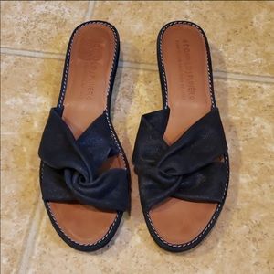 Donald J. Pliner slides sz8